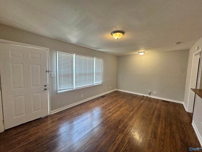 Foto del edificio - 3406 Brenda St NW