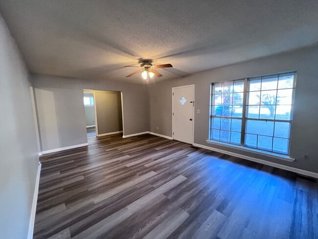 Building Photo - Welcome to your perfect home – a charming ...