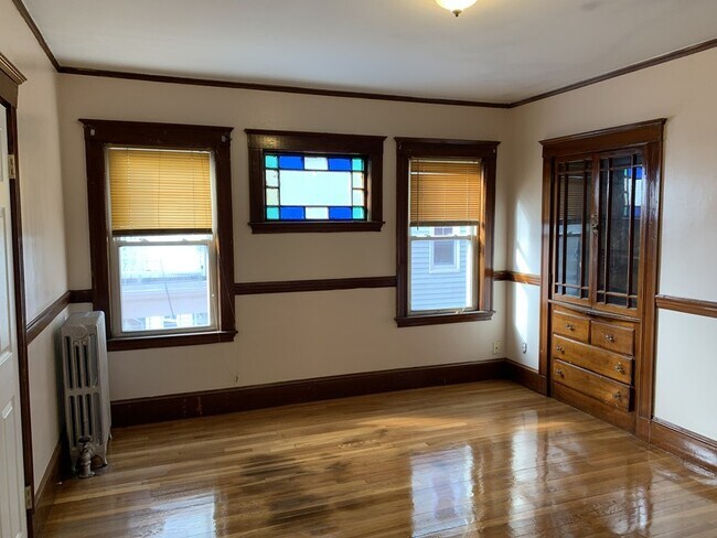 Building Photo - 35 Olney St