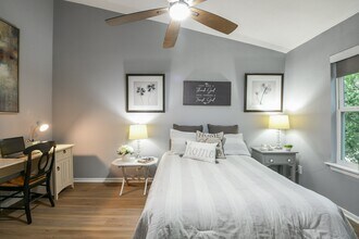 Building Photo - 7931 Ellinger Ln