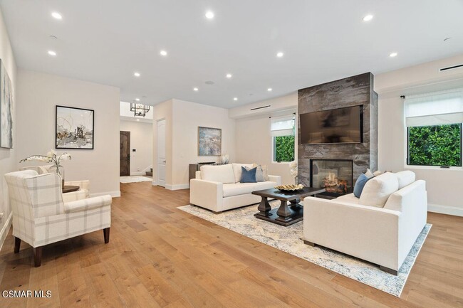 Building Photo - 12727 Landale St