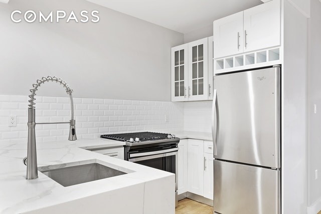 Primary Photo - 66 Somers St