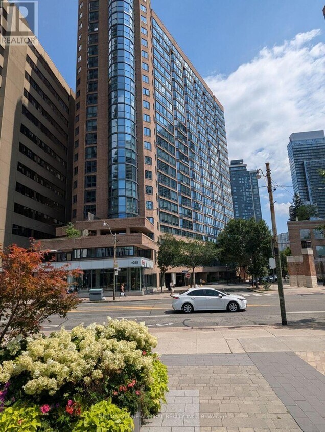 Building Photo - 1055 Bay St.