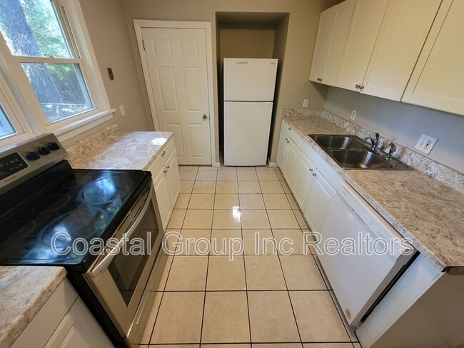 Building Photo - 1551 Spruce St