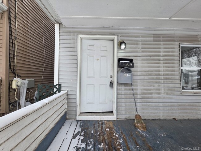 Building Photo - 190 Winnikee Ave