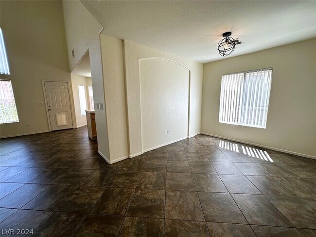 Building Photo - 11041 Meadow Leaf Ave
