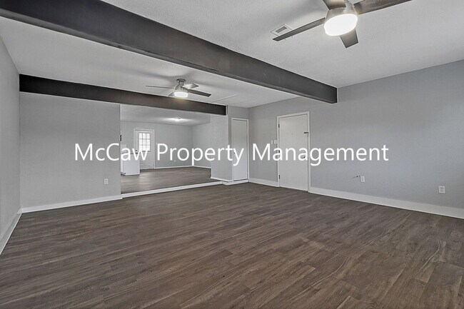 Foto del edificio - 7012 Candlewick Ct