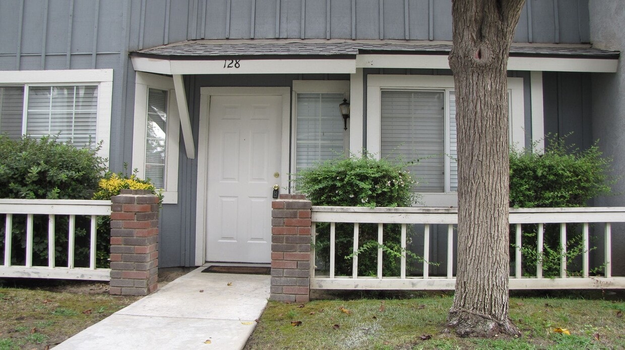 Primary Photo - Condo in South West Bakersfield Private Co...