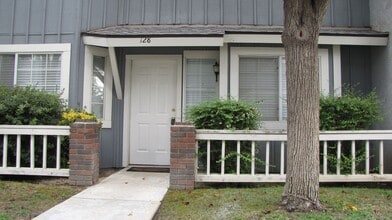 Building Photo - 2600 Brookside Dr