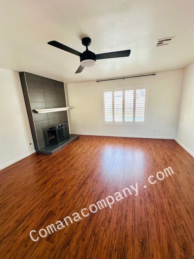 Foto del edificio - Beautiful 4-Bedroom Home with Private Saltwater Pool in Chula Vista