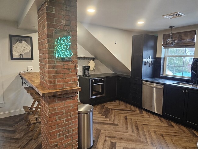 Building Photo - 55 Buffum St