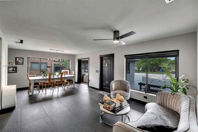 Foto del edificio - 530 NW 39th St