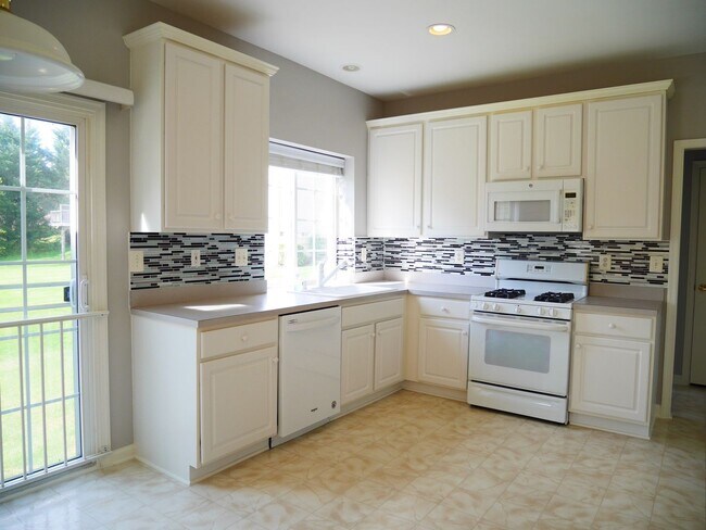 Foto del edificio - 5 Bedroom 2.5 Bathroom Home- Located in Fi...