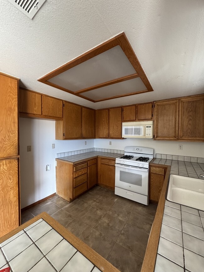 Building Photo - 19660 Neuralia Rd