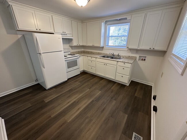 Building Photo - 1121 Northwest Blvd