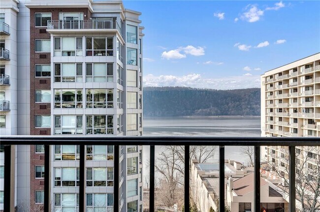 Foto del edificio - 1116 Warburton Ave