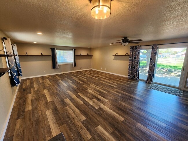 Building Photo - Great home S. Boise