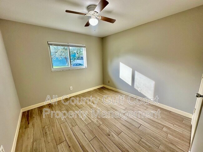 Building Photo - 300 Bahama Rd