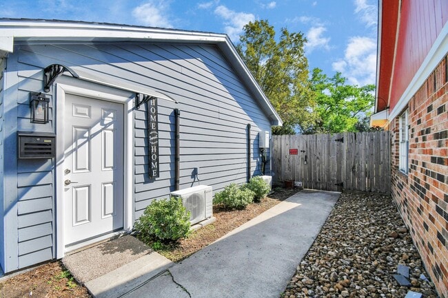 Building Photo - 11127 Melba Ln