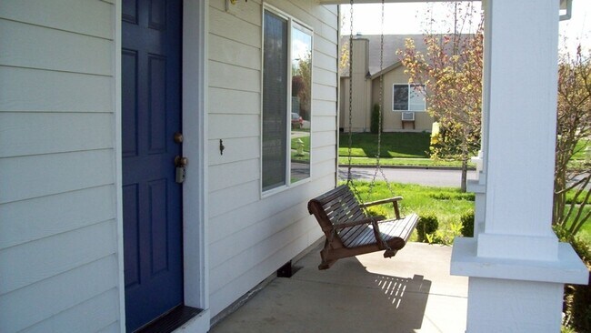 Building Photo - 3107 Periwinkle St