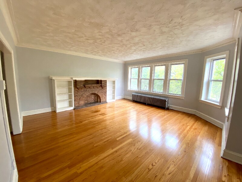 Foto principal - 7931 S Manistee Ave