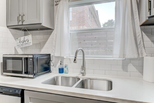 Building Photo - 2720 Truxillo St