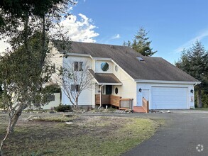 Building Photo - 633 Quinault Ave SE