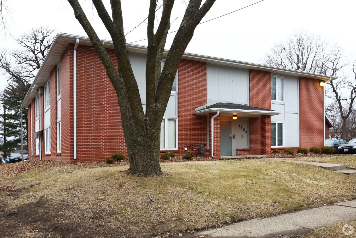Building Photo - 1300 33rd St