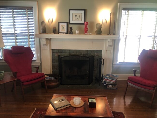 Living room wfireplace - 1959 N Catalina St