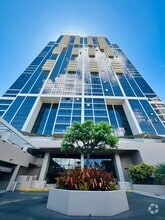 Building Photo - 600 Queen St