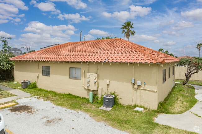 Secondary Apartment - 542 W Polk St