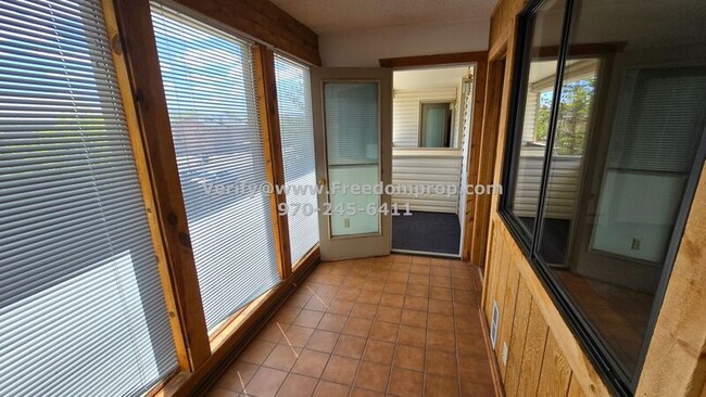 Building Photo - 558 1/2 Garfield Drive