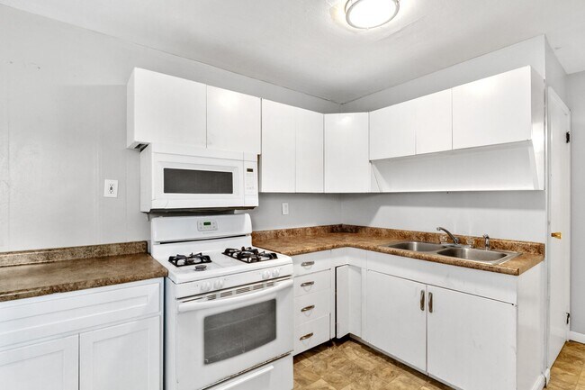 Foto del edificio - 3 Bed, 1 Bath Single Family Home Near Span...
