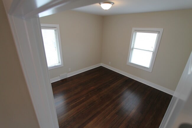 Building Photo - HUGE Historic Home with amazing fenced in yard and golf course views!