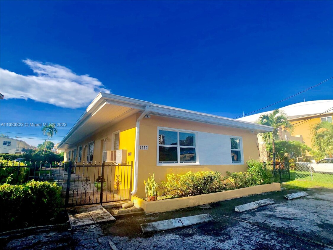 Primary Photo - 1330 NW 6 St