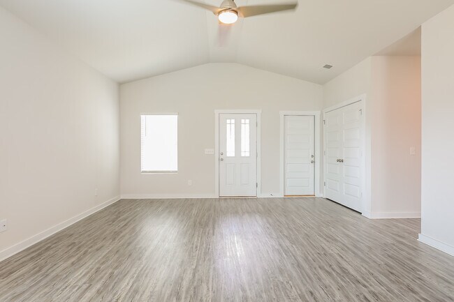 Foto del edificio - 9949 Hunter Pl