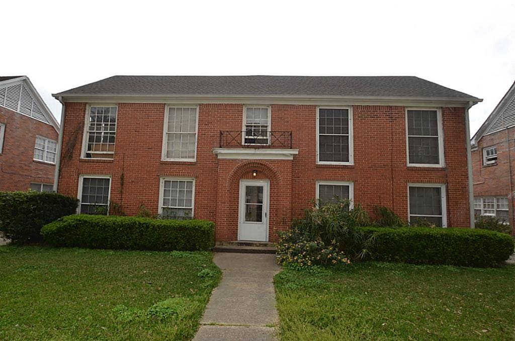 Primary Photo - 2425 Shakespeare St