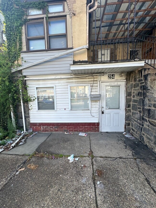 Building Photo - 254 Long Ln