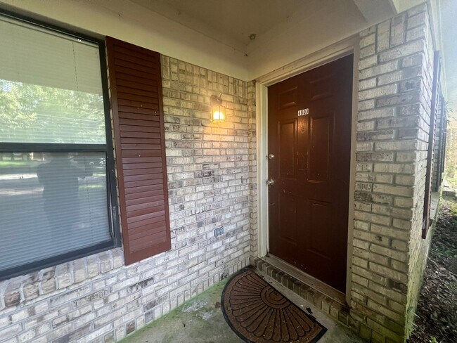Building Photo - 2/1 Duplex in Northport