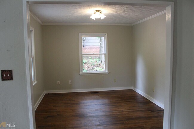 Building Photo - 33 Bailey Dr