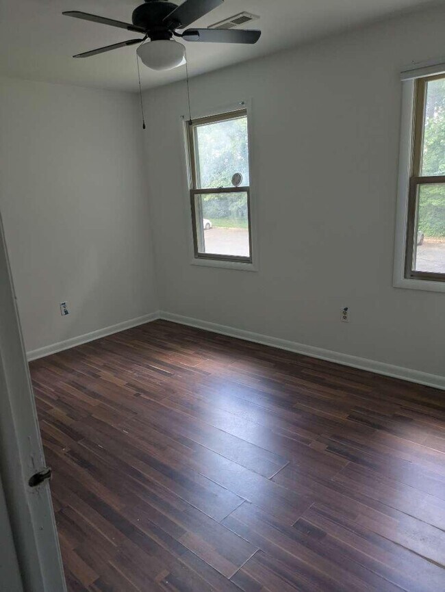 Foto del edificio - 5281 Daffodil Dr