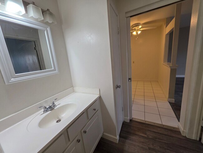 Interior Photo - 3069 Oakland