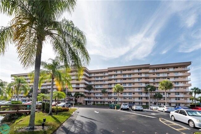 Foto del edificio - 250 Jacaranda Dr