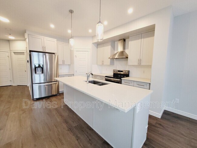 Building Photo - 2638 Donaghey Cres SW