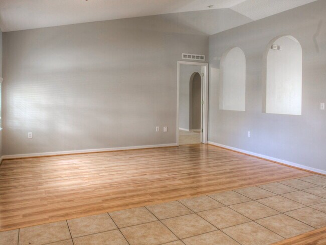 Foto del edificio - 744 Westcliffe Dr