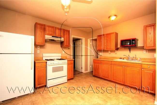 Building Photo - 33097 1/2 Machado St