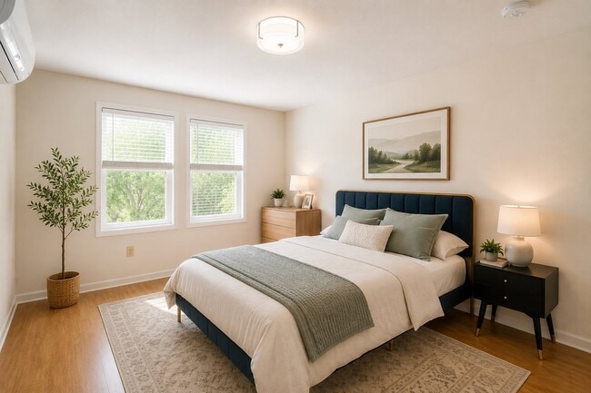 Building Photo - 406 E Hillside Dr