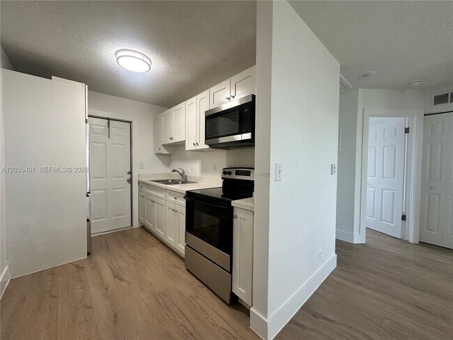 Foto del edificio - 5911 NE 18th Ave