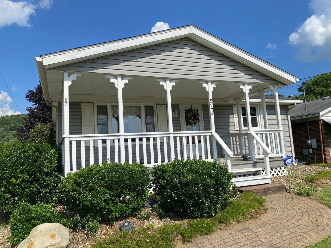 Foto principal - Finished Basement Ranch Home in North Dover