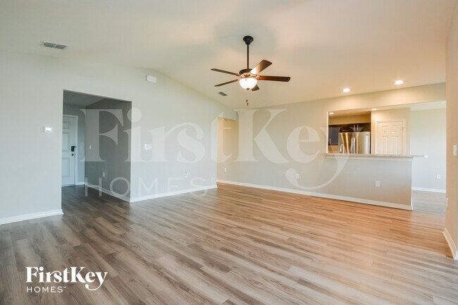 Foto del edificio - 127 Sandhill Crane Ln